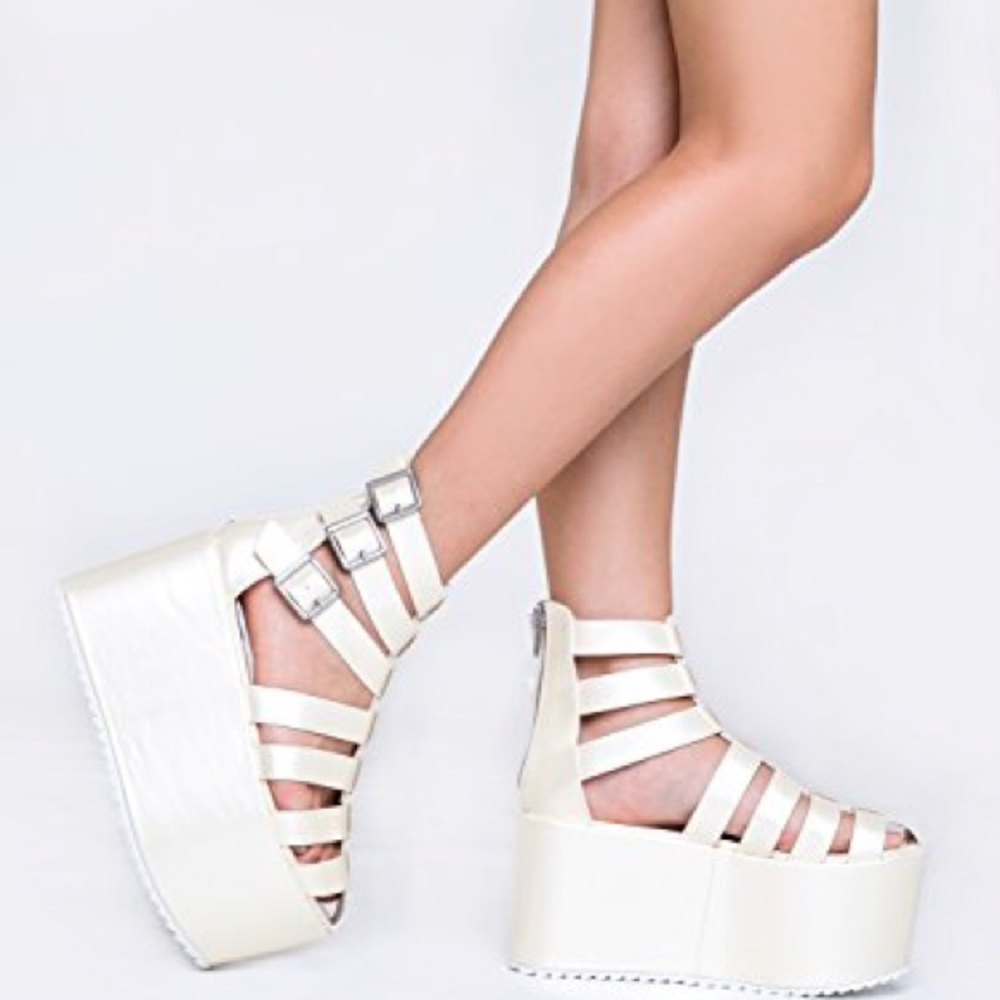 🌈NWOT YRU Odyssey Flatforms🌈